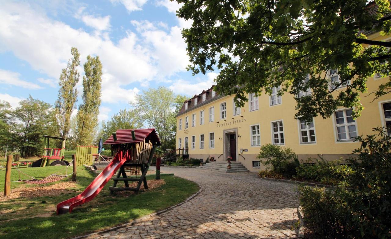 Familien- Und Freizeithotel Gutshaus Petkus Esterno foto