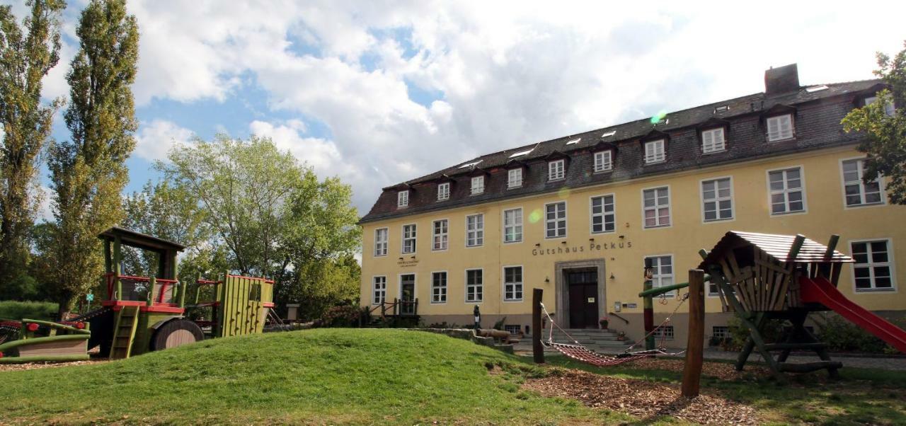 Familien- Und Freizeithotel Gutshaus Petkus Esterno foto